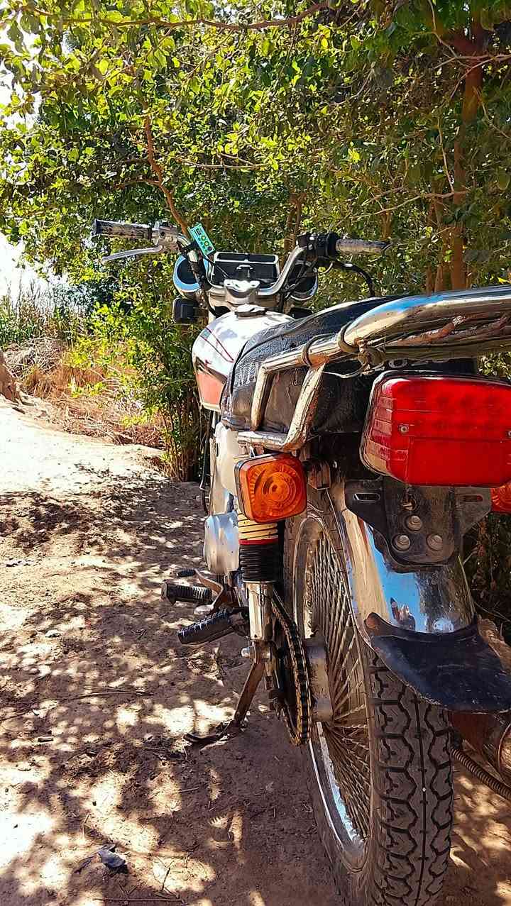 السلام عليكم 
دراجه نامه امتياز موديل 23كلك كلك مكفوله من صرقه
رقم الهاتف ***********السعر خاص  مكان سنيه
