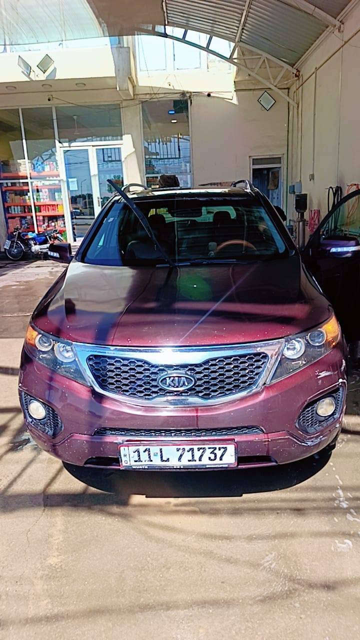 السلام عليكم
‏كيا سورنتو موديل 2012 وارد أمريكي جاملغ وبنيد مصبوغات دون دواخل السياره فول
‏مواصفات محرك 6 سلندر 3500  عدد الركاب 7 تبريد 3 قطع كشنين كهرباء حساس خلفي شاشة كامره تحكم جهتين مري قلاب داخل صاج ملكي داخل بيجي  أشاره بالمرايه كشاف كشنات تدفئة تبريد حتى الستيرن تدفئه بنوراما  وبعد بيها مواصفات السياره جاهزه فول الفول بيها بارد قليل بقبق الجنطه دون صبغ
‏كير محرك حاويه قبل شهرين شأنها
‏حدادية جدد تبريد ثلج تخم تاير جديد مكفوله من شاصي ولغد وحوض رقم إنكليزي بغداد تحويل مباشر رايدها ب 140 ورقه بيه مجال للشراي
‏مكانها نجف  
‏***********
