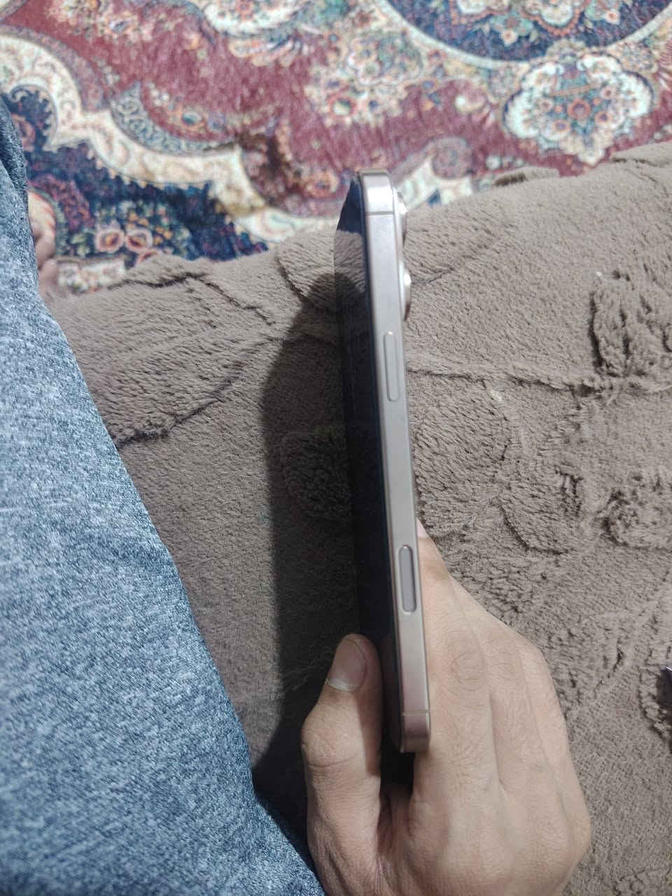 السلام عليكم آيفون 16 برو ماكس بطاريه 98 مده استعمال 6اشهر للبيع كارتونه مع واير شاحنه. سعر مليون 400 اتصال 
***********
