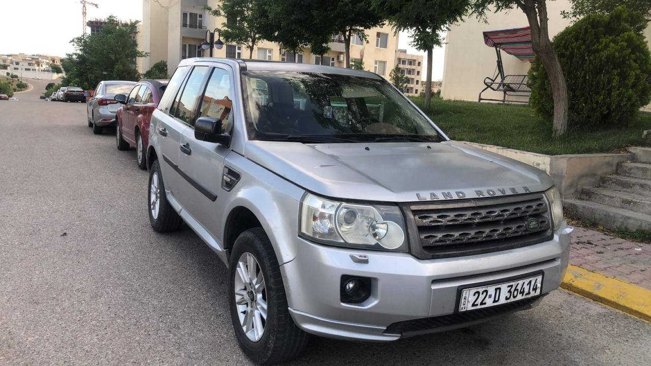 لاند روڤةر 2012 مواصفات
 فوول  سبووغ عامة 
رةقةم تازةية
 بي كةيشةية بةشةرتي 
گيرو مةكينةو تةقةورةقة وة فوول مواسةفاتة كوشن جلد و كارةبايية تحديد سورعةية مةكينة مةرغووبي شةش پستؤنة 

سعر لە کۆمێنت داوابکە ڕاستەخۆ بۆت دیت 📩 

گیرومەکینە بەشەرت زۆربەجوانی پاکی ماوە هیچ خەلەلیکی تیدا نییە 

ژمارەی خاوەنی 
***********
