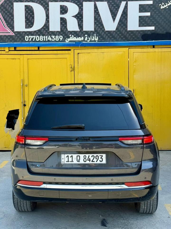 السلام عليكم للبيع
جيب كراند شيروكي 2024 لمتدد 4XE لون فيلي
محرك 2000 بلكن تيربو 
ماشية 42 الف
نظام هايبرد
رقم بغداد باسمي 
بيها البنيد مبدل وتكحيل وبارد بلجاملغ الامامي الايسر والباقي مكفول
بيها ضرر بلشاصي الايسر وبدون ايرباك 
سونار مرفق بلصور 
مواصفاتها فول الفول لمتدد 
بانوراما 
صندوق كهرباء 
3 شاشات 
كشن جلد وكهرباء وخزن ميموري
هيتر ستيرن وكشنات هيتر الامامي والخلفي
قيادة الية ورادرات 360 درجة
عنواني بغداد الاسكان 
السعر 312 وبيها مجال للشراي
للتواصل ***********
