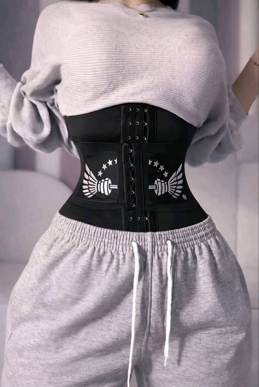 ✅MODAKING مشد
جبنالكم افضل مشد لنحت البطن وشد الجوانب وابراز الخصر 💯💯
مشد البطن والخصر والمعده المميز
يستعمل لنحت البطن والخصر
مصنوع من خامات عالية الجوده 
يستعمل للنساء خصوصا بعد الولادة
و بعد عمليات الشفط والنحت 
• مميِّزات حزام البطن :
- يعمل مشد البطن على تحسين هيئة وشكل الجسم.
- يساعد مشد البطن، على تعزيز وضعية الجسم، من خلال الجلوس والوقوف بشكل صحيح ومستقيم.
- يعمل مشد البطن على جعل الجسم مرسوماً ورشيقاً.
- تساعد مشدات البطن على شد أعضاء الجسم مثل البطن، 
ـ يساعد على استعادة مظهر البطن المسطح وتقليل دهون البطن.
ـ يشجع عضلات البطن للعودة لطبيعتها.
ـ لا يظهر تحت الملابس.
ـ يدعم الجزء السفلي من ظهرك.
ـ يساعد على الجلوس الصحي 
ـ يمنع ترهلات الجلد في البطن
خامة ممتازة نوعية اصلية💯
#الاصلي المنشأ اليابان🇯🇵💯
القياسات : L/XL/2XL
🚘 يوجد خدمة توصيل لجميع محافظات العراق


**إذا كنت صاحب هذا الإعلان وتريد حذفه لأي سبب، رجاءا أرسل رسالة إلى الدعم الفني**