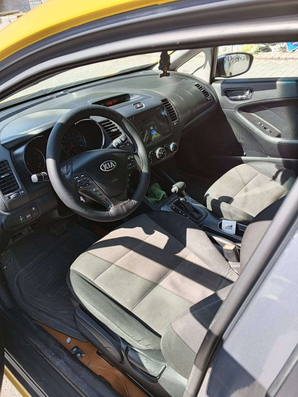 السلام عليكم كيا فورتي 15 بيضه الواحد ب 98 وبيها مجال غير متواجد على الفيس رقم الهاتف،*********** غير متواجد على الفيس
