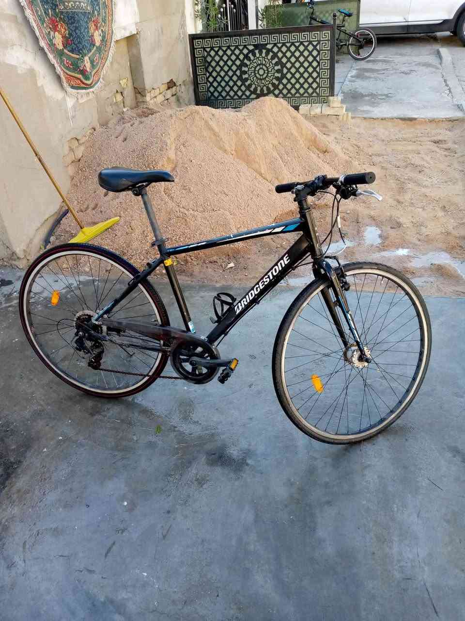 السلام عليكم
بايسكل C700
برجستون ياباني 
نمر 7×1
الامنيوم 
وضع حاويه 
سعر 150 الف
مكاني بغداد حي العامل 
الاستفسار ***********
