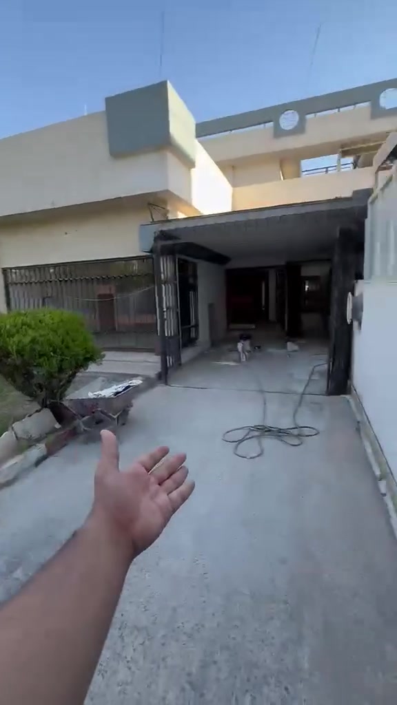 السلام. عليكم اعلان جديد ،🏘️🏘️ 
دار 200م طابقين للإيجار 
يتكون  الطابق الأول من كراج سياره استقبال هول  مطبخ 1غرفه نوم
صحيات حديقه 
ط الثاني 2غرفه +صحيات
العنوان طريق بغداد مقابل بنزين خانة عقبه بن نافع خلف جامع طارق الصراف
 الماء +كهرباء على المستأجر 
ايجاره 500الف  
كما موضح بالفيديو ادناه .
للمزيد من المعلومات الاتصال والاستفسار بالارقام
☎️***********  ابو محمد 
☎️*********** ابو علي 
او مراجعه مكتب زهرة الخليج حي الواسطي مقابل شقق الغاز السادين القديم عيادة دكتوره سلوى البياتي وصيدلية صوفيانستقبل جميع عروض البيع والشراء وتأجر العقارات والمحلات.تحياتنا لجميع الزبائن االكرام.
