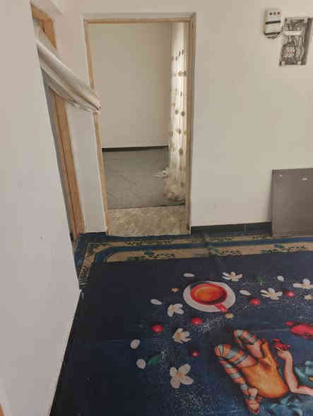 السلام وعليكم
دار للبيع خلف اسواق سبلاش مساحته 300 متر
تبليط ومجاري يتكون الدار من غرفه واستقبال وصاله 7/4
مطبخ حار وحمام 
البيت عكاده بس الصاله سندويج
سعره 65 للأستفسار
***********
