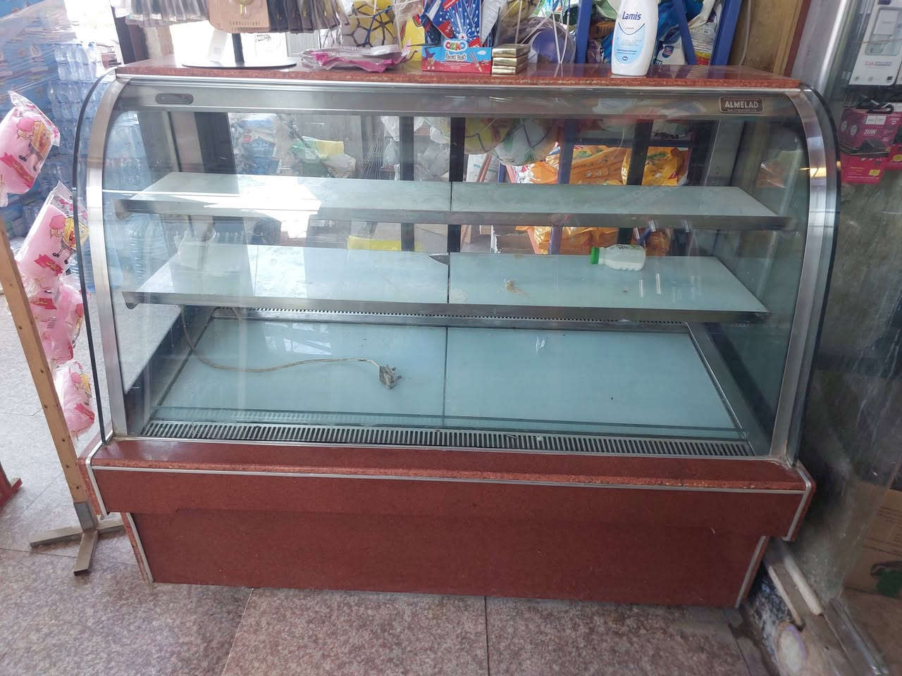 براد كيك للبيع 
سلام عليكم  متاح للبيع 
براد عارضه كيك 
جديد بعده وكامل مكمل مابي اي عطل ولا اي عيب 
مكاني بابل المسيب سعره ٦٠٠ الف للعلم ماخذه ب٢٧ ورقه 
للاستفسار الاتصال على الرقم👇👇 ***********
