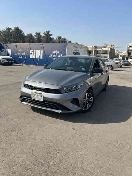 السلام عليكم ..
كيا فورتي وارد امريكي موديل 2022 رقم بغداد بأسمي 
ماشية 83.000 كيلو متر 
تخم تاير جديد 
گير ومحرك وصدر مكفول 

الحادث..
جاملغ امامي مبدل بلادي وطخته بسيطه 
وبارد بين الباب الخلفي وهلال الجاملغ 
مكاني بغداد الغزالية
السعر 145 وبيها مجال بسيط 
***********
