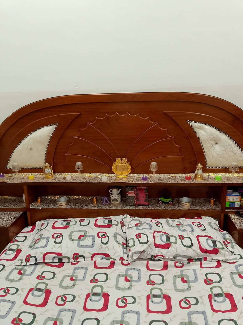 للبيع غرف نوم ملحق خشب صاج أصليه بدون زاويه السعر 450 رقم الهاتف ***********
