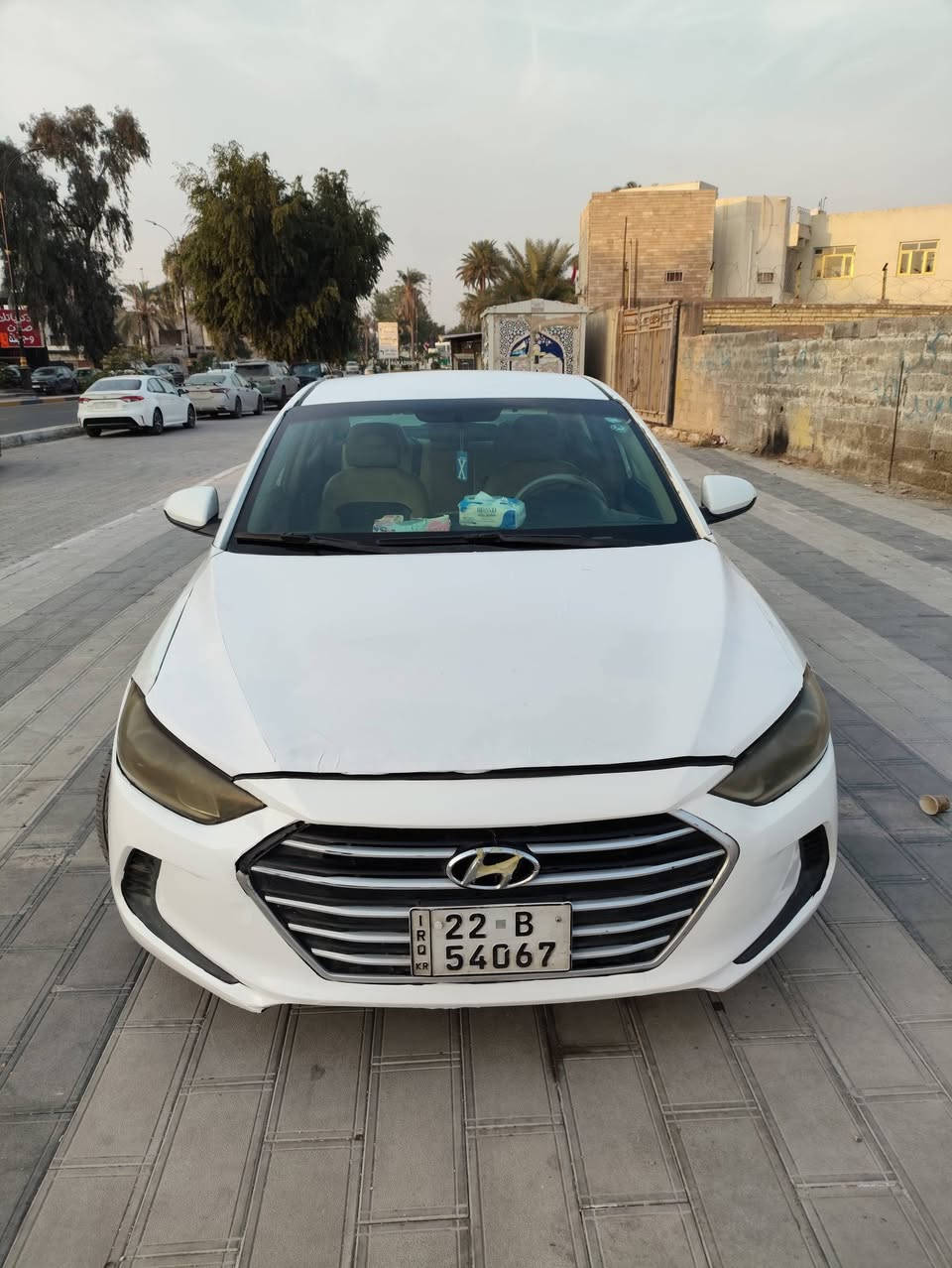 السلام عليكم.. النترا امريكي موديل 2017 رقم اربيل بأسمي السيارة حادثهة كلش بسيط موظح بالصور بالبنيد شي بسيط جدا السيارة ماشية 156 ميل لونها ابيض صدفي ( والصدفي معرف يگشر صبغ مگشرة صبغ بالقمارة وبالجنطة وبالبنيد ومغلفات فابلون ) السيارة مابيها شي نقص الحمدالله سعرها 112 . عنوانها بغداد الكاظمية......***********
