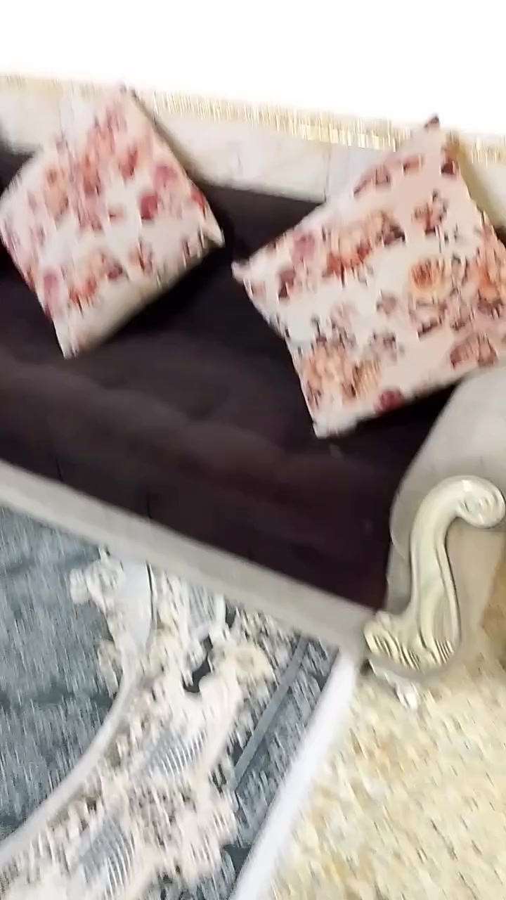 تخم للبيع الطول سبعه امتار الاتصال ***********
