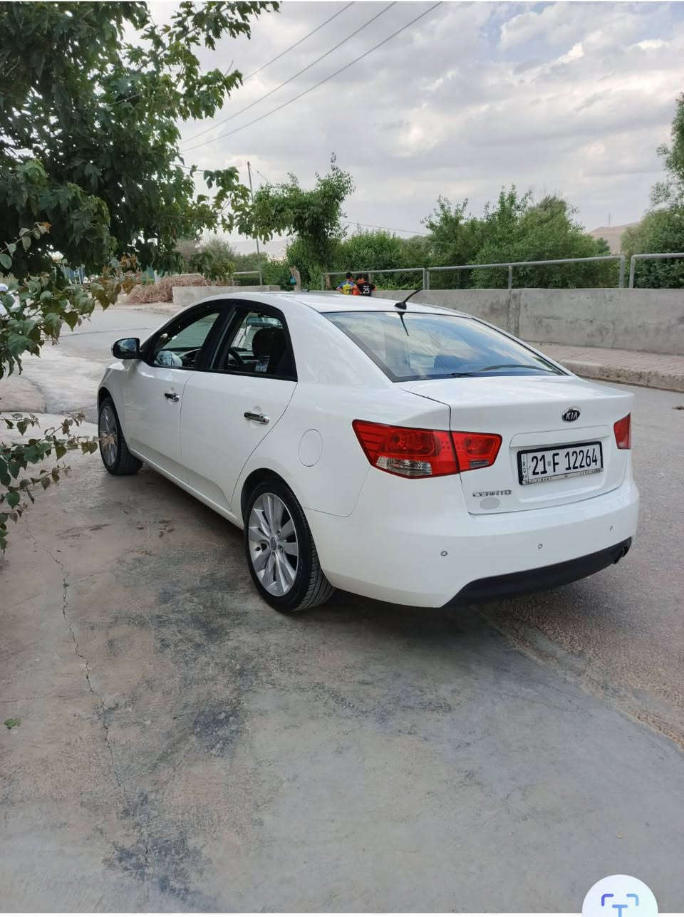 سیراتۆ 2013 
‎ سەنەوی تا 2030  نوێیە
‎گێڕو مەکینە بەشەرت
‎کۆبۆنی بەنزینی هەیە
‎دوو سویچی لەگەڵە 
‎155 هەزار ڕۆشتووە 
‎وەکالەو بەناوکردن بەشەرت وێنەی سۆنەرم داناوە
‎نرخ : 112 مەجالی تیایە
شوێن / تەق تەق
‎***********  ژ.م كويسينجاك, أربيل
