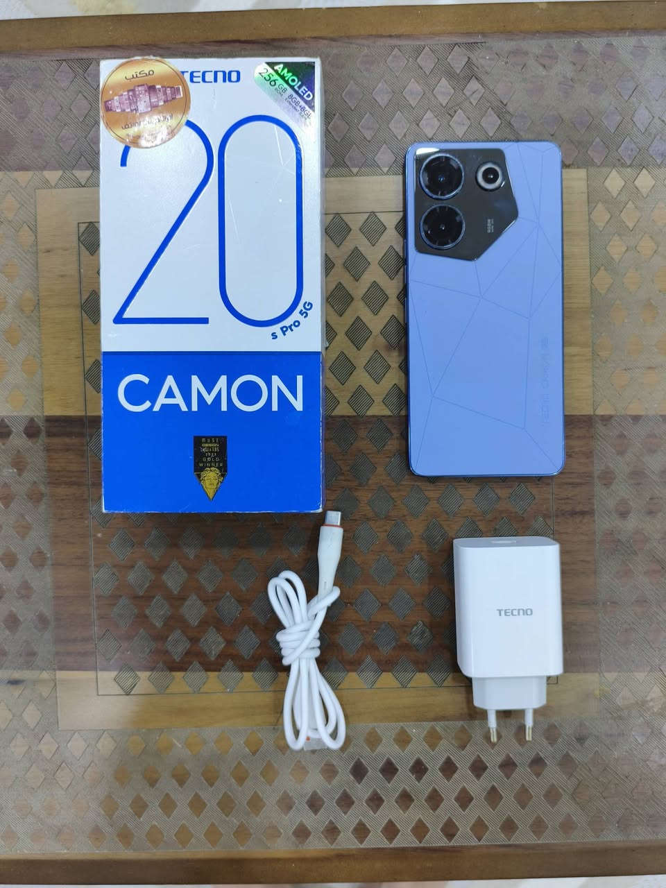 📱 للبيع: تكنو CAMON 20 Pro 5G
هاتف نضيف  النظافه 95٪ الجهاز ما مفتوح و شخط ما بيه 
المواصفات:
• شاشة AMOLED بحجم 6.67 إنش بدقة +FHD وتردد 120Hz.
• معالج MediaTek Dimensity 8050 القوي.
• ذاكرة 8GB RAM (مع إمكانية التوسعة الافتراضية) + 256GB تخزين.
• كاميرا خلفية 64MP مع تصوير عالي الجودة.
• كاميرا أمامية 32MP لصور سيلفي واضحة.
• بطارية 5000mAh تدوم طوال اليوم.
• شحن سريع 33W.
• يدعم شبكات 5G.
• بصمة مدمجة داخل الشاشة + سماعات ستيريو + NFC.

المميزات:
✅ أداء قوي للألعاب والتطبيقات.
✅ شاشة AMOLED بألوان رائعة وسلاسة 120Hz.
✅ كاميرات ممتازة للصور والفيديو.
✅ بطارية قوية مع شحن سريع.
✅ مساحة تخزين كبيرة 256GB.
✅الضهر جلد 

السعر ١٥٠ الف قفل مكاني ميسان العمارة حي الصحفين مقابل المستشفى البناني للتواصل واتساب ***********
