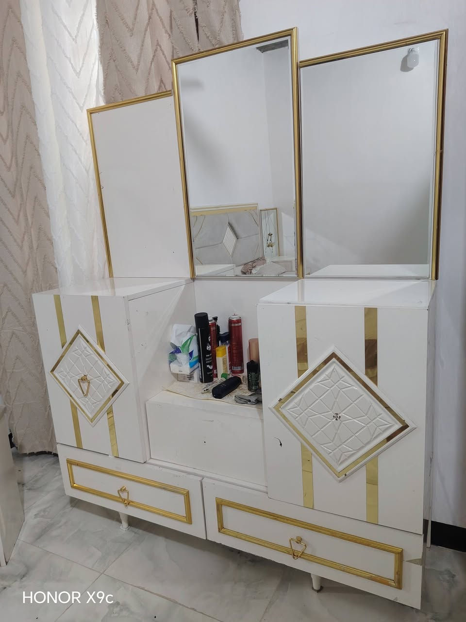 غرفه نوم للبيع نضيفه كلش مكاني كربلاء سعر 400 بيع مستعجل
***********
