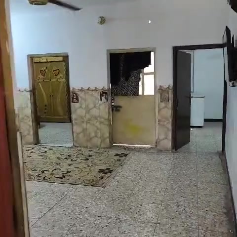 سلام عليكم بيت للبيع او مراوس حتلو انطي فرق  بيت 200م زراعي سند ٢٥ مشترك البيت 3 غرفه صاله ستقبال 6×3 مطبخ 3×3 كراج يوسع سيارتين كبير صحيات خارجيه ماء سيح كهرباء خير من الله 
 العنوان سياحي شارع البانزين خانه مال جواهري أسواق سيف بضهر أسواق سيف *********** حجي كرار المياحي
