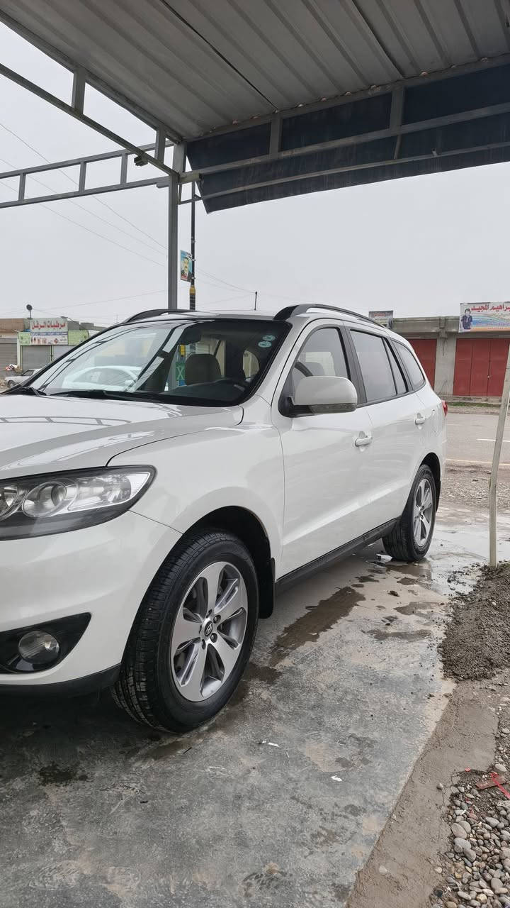 السلام عليكم للبيع سنتافي موديل 2012خليجي رقم أربيل دولي مميز 7 راكب محرك اربعه سلندر بيها جاملغ السكن الأمامي صبغ فقط ماشيه 180 ألف محرك وكير شرط سياره جاهزه صدر وتايرات جديد تدفئه تبريد شغال شرط الوكاله والتحويل السعر 150 وبيها مجال مكان السياره الشركاط الخضرانيه للاستفسار الاتصال ***********
