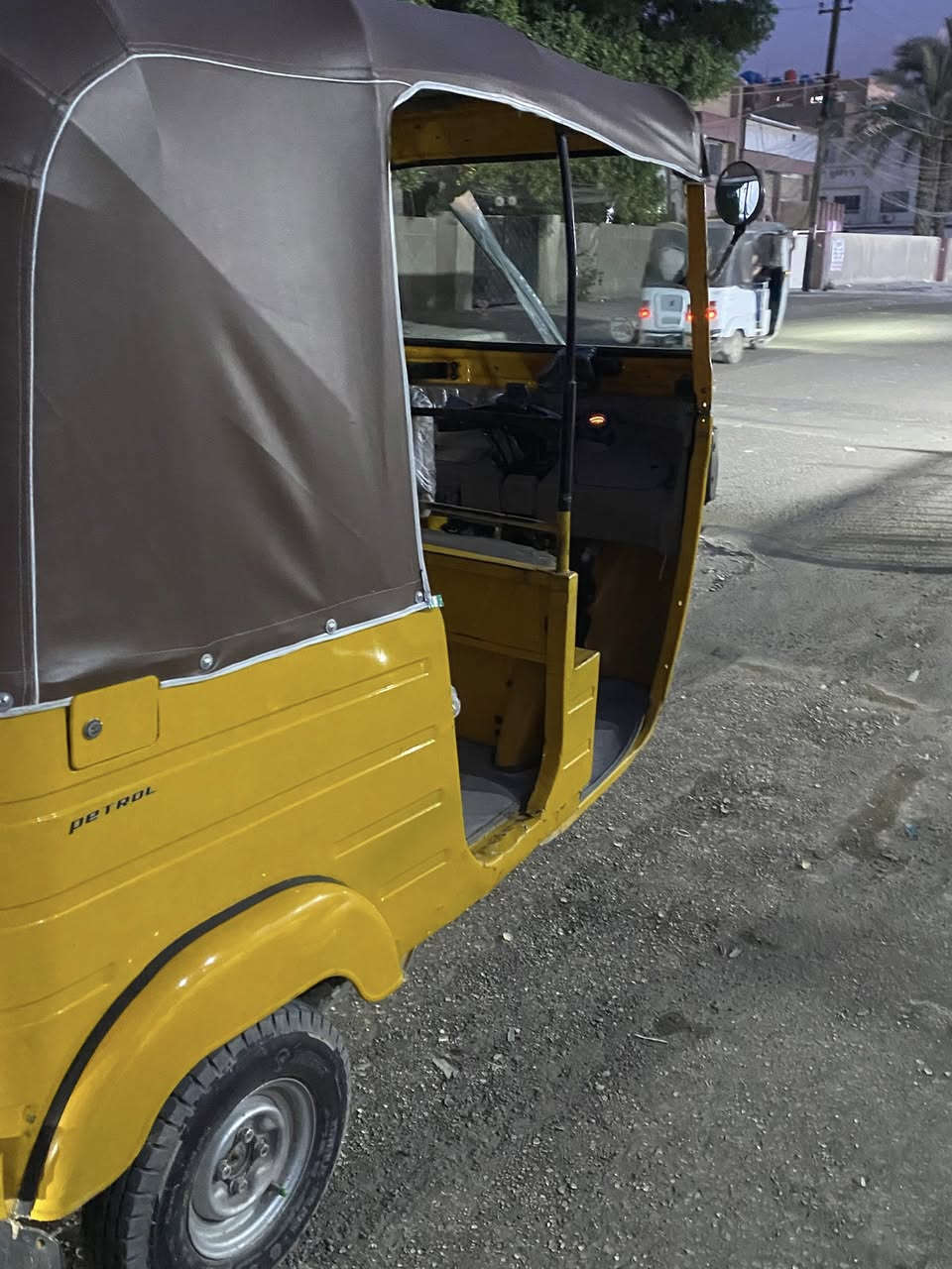 سلام عليكم. تكتك باجاج. كاملة موكملة تكتك أوراق مو رقم  سعر ٥ونص  مكاني بغداد. هلا بيك بي وقت ***********
