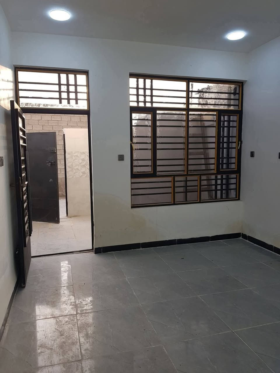 البيع 👈مشتملات ثنين👉 كل مشتمل مساحته 100 متر👈 قاط ونص👉 غرفتين نوم وستقبال وحولي داخله مطبخ حمام وتوليت داخليات وتواليت خارجي منور البيت ثاني نفس تفاصيل البناء بلوك الساس رفت تبليط ومجاري ماي كهرباء سحب جاهز البيت👈 عقد زراعي 117👉 بلزراعي مال بيت ضيفان المو من المنطقه راح اوصفله العنوان بغداد منطقت بوب الشام جاي من القوس ع يدك اليمنه👈 السعر 68 كل مشتمل وبي مجال👉 👈 مايرهم قصد ولا مقدمه حاضر فلوسه البيت 👉 اتصال برقمي او خاص عادي بي وقت *********** واتساب👉
