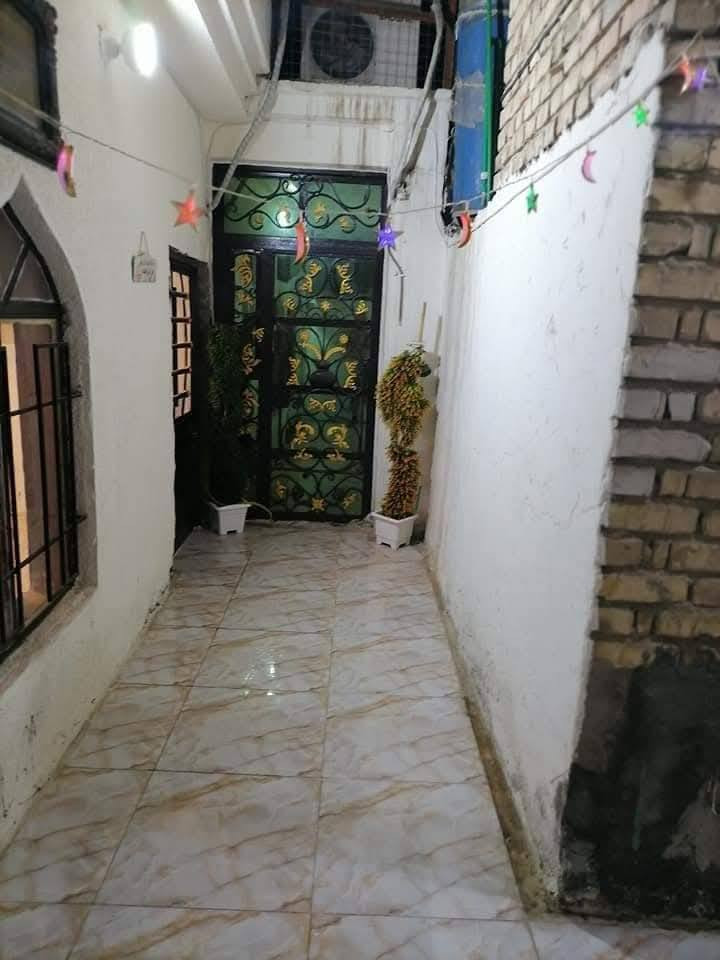 سلام عليكم
بيت طابو صرف 
بزعفرانيه /شارع المعهد
مساحه ١٨٨ متر
قاطين
استقبل+اثنين غرف نوم +صاله
+اثنين غرف فوك وملحقات كامله
السعر١٥٠ وبي مجال 
اني مكلف بنشر رقم صاحب الدار 
***********
لبيت خلفي حرفL
