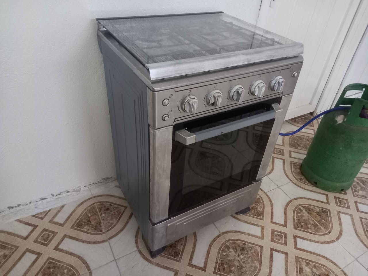 طباخ تركي للبيع شرط الشغل السعر ٦٠ ألف العنوان موصل حي الصدام بعد السيطرة عالشارع العام طريق بعشيقه *********** *********** يوجد توصيل داخل الموصل أجره عالمشتري موصل, نينوى
