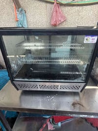 عارضه مال كيك ايطالي  شغاله ونضيفه   مكاني بغداد  07712381238