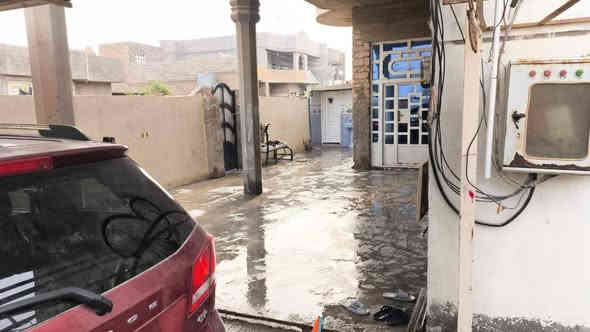 🏠 إعلان بيت للبيع – مساحة 400 متر في الانبار رمادي خمسه كيلو 

للبيع بيت سكني مميز جدًا بمساحة 400 متر:

🔹 المساحات والتفاصيل

300 متر بناء

100 متر حديقة + طرمة + موقف سيارة

ترك خلف البيت

مخزنين خارجيين

حمامات وصحيات كاملة

🔹 تفاصيل الغرف

غرفتان نوم مساحة 5×4 مع كامل الأثاث

صالة كبيرة

غرفة استقبال مساحة 5×4 مع الأثاث

ديوان كبير مساحة 7×5 مع الأثاث

مطبخ مساحة 5×4 مع الأثاث

ملحقات كاملة: قاطع + حمام + صحيات

🔹 مميزات إضافية

الأرضية بالكامل سيراميك درجة أولى

البيت نظيف وجاهز للسكن

موقع هادئ وقريب من الخدمات
البيت كامل اثاث 

🔹 السعر

السعر خاص — للاستفسار يرجى الاتصال فقط بالجادّين.

🔹 للتواصل

📞 ***********
