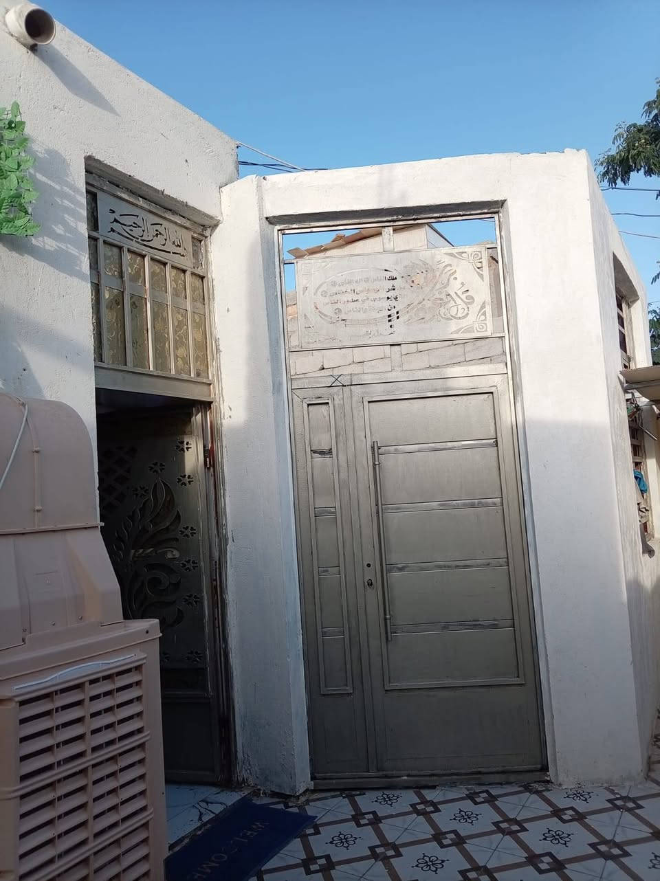 بيت زراعي للبيع مساحتة 140متر
جاهز من كلشي. ماي وكهرباء كافه الخدمات 
عنوانه الفرع لمقابيل الكليه البيطرية. نهايه الشارع. 
السعر 50وبي مجال بسيط يبعد عن الطابو فقط الشارع بينهن
للاتصال 
***********
