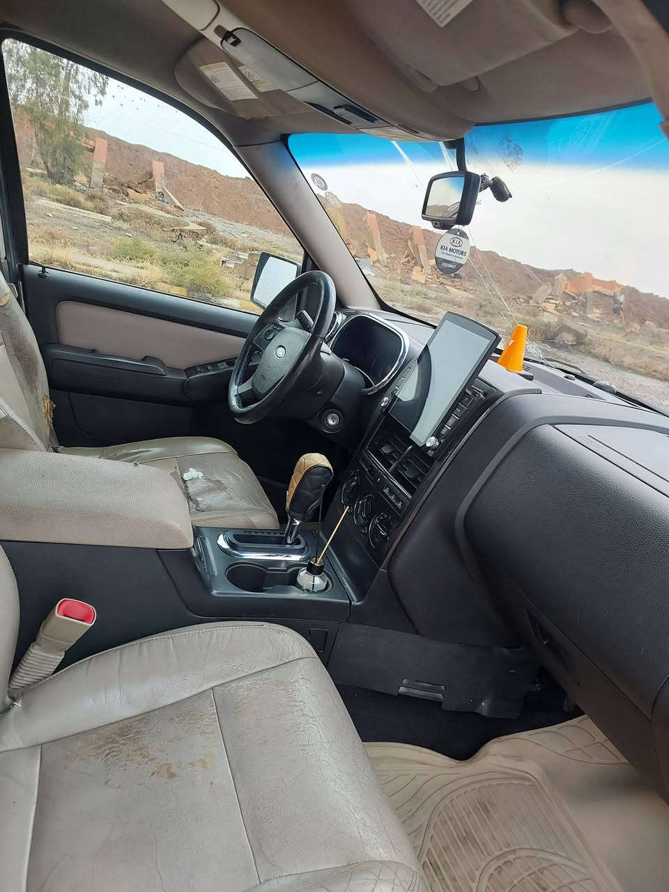 السلام عليكم فورد اكسبلور للبيع 2008 رقم سليمانيه سياره جاهزة وخير من الله السعر ٩٠ وبيها مجال مكان السياره ديالى للاستفسار اكثر ***********
