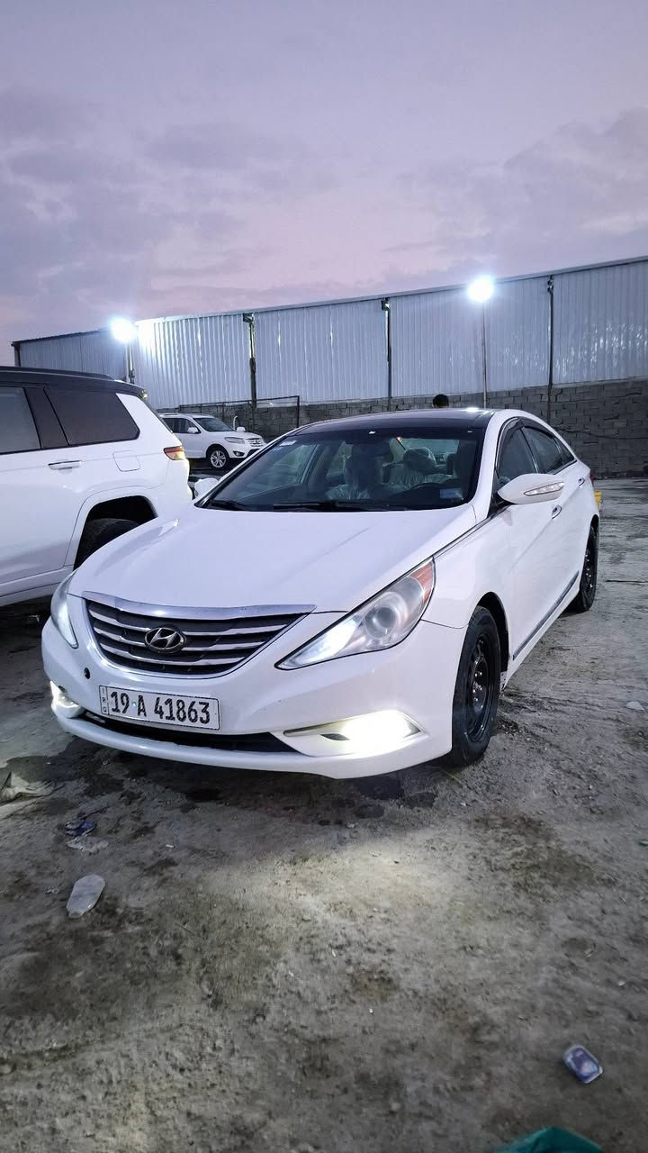 سوناتا امريكي بيها حادث شامل خلفي فقط موديل 12 رقم انجليزي ثانويه لل 31 باسمي السياره بيها ثلاث قطع السياره جديده معنى الكلمه السياره فول بصمه يا بصمه ابواب فتحه  تخم تاير قبل خمسه ايام شاده مكينه وكير خير من الله شرط ماكينه ما مفتوحه بابل الحمزه الغربي. السعر108وبيه مجال.. ***********
