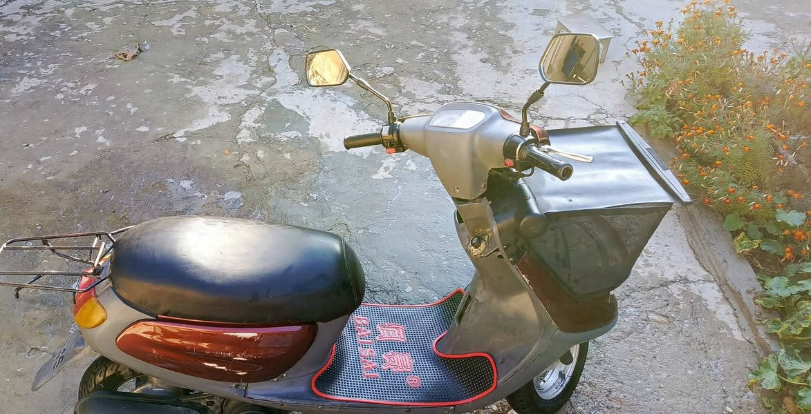 السلام عليكم دراجه مبطه للبيع اللي يريدها تعال الخاص كاروبيات شغال كلها اي عطل ما بيه وصوت محرك ناعم اذا اكو واحد يريد مراوس مع دراجه فراشه نظيفه وانت فوق فلوس .***********.  ***********
