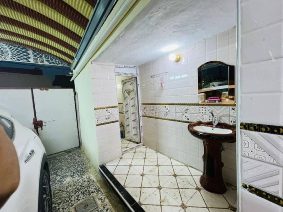 السلام عليكم دار سكن طابو صرف للبيع او مراوس حي الحريه..رحيمه.بناء طابوق المساحه 250م   غرفتين نوم وصاله ومضيف7ف4ومطبخ5في4وصحيات داخليه وخاريه تبعد عن المستشفى 100م تقع على الشارع العام باتجاه المستشفى مقابل المولد الثاني الي بين الاعتراضات وحي الحريه بيت جديد وماتحط عليه ألف دينار كامل وكما باسمي مامطلوب مداور ثاني يوم السعر خاص او تلفون ***********
***********
