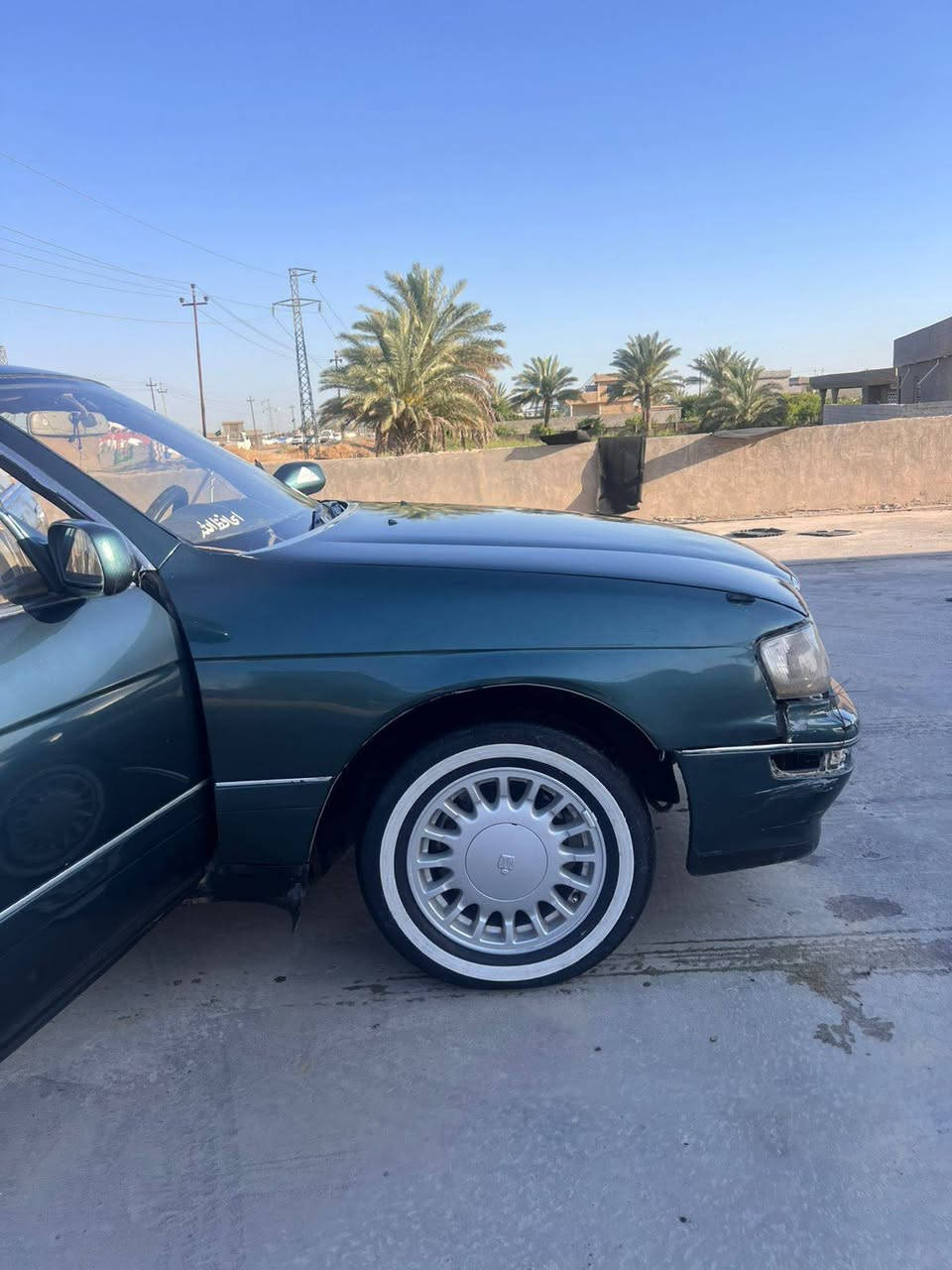 السلام عليكم سياره بطه كراون موديل 1992سياره مكفوله من الكصه ونقل جثه والاصوليات رقم صلاح الدين مكينه وكير خير من الله تبريد شغال تخم تاير وترهم مراوس حداده كامله امامي خلفي سياره طوبه كهربائيات كلها شغاله صبغ للجماليه بدون ضربه  مكان السياره صلاح الدين بلد وبيهه مجال للشراي رقم موبايل بيه واتساب ***********
