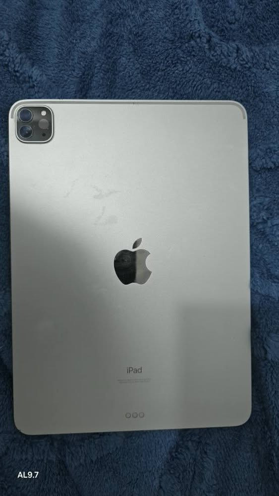 ايباد برو 11 الجيل الثالث 
ذاكره ١٢٨ 
نظافه مثل ماموجود بالصور 
ضربه بسيطه بالجامه الخارجيه للشاشه ما مأثره نهائيا على اللمس والالعاب سلاسه مو طبيعيه ١٢٠ فريم ببجي وباقي اللالعاب 
ويا حسابين ببجي واحد عالميه لفل ٨٠ بي ٥ اطارات كونكر اضافه الى وجه السيزن ال٤ وام فور ثلجي لفل ٤ و ٤ اسلحه تطوير 

وحساب كوريه لفل ٧٥ بي اسلحه تطور ٩ من ظمنهن ٢ كل مسج 
ومثك هوواااي تعال خاص ادزلك صور الحساب
كلهن ٧٥٠ وبي مجال لل شراي
رقم الهاتف *********** الشطره, ذي قار
