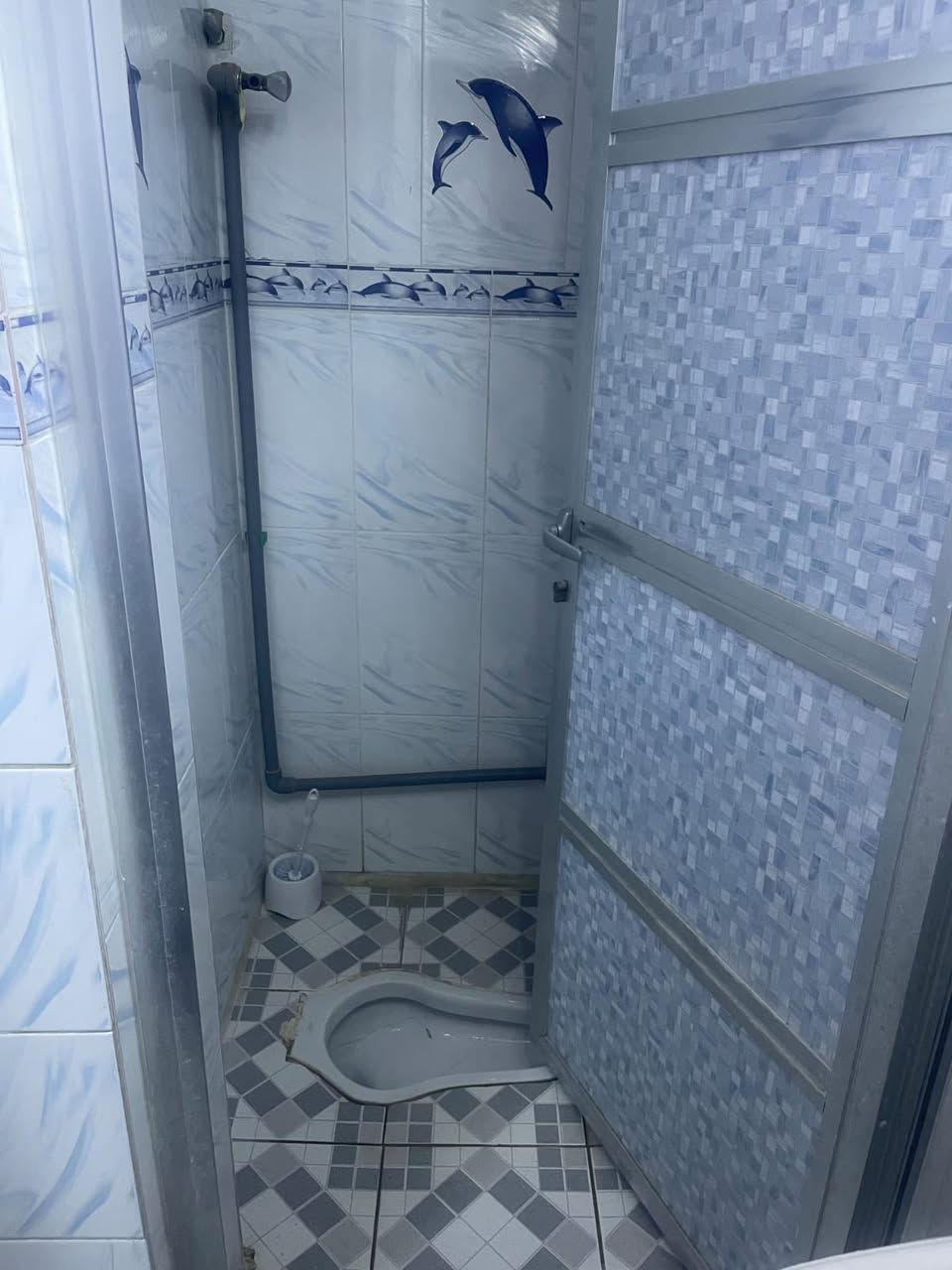 السلام عليكم 

🏡✨ فرصة استثمارية نادرة للبيع – عقار طابو صرف تجاري بموقع استثنائي ✨🏡

للبيع عقار مميز جداً طابو صرف تجاري في موقع استراتيجي وحيوي يُعد من أفضل المواقع للاستثمار والأعمال التجارية.

📍 يتميز العقار بإطلالة مباشرة على الشارع العام المؤدي إلى الطب العدلي، بالإضافة إلى واجهة ثانية على شارع آخر، مما يمنحه قيمة تجارية عالية وفرصاً استثمارية متعددة.

📐 المساحة المثبتة في السند: 182.5 م²
📏 المساحة الفعلية (واقع الحال): أكبر من المساحة المثبتة في السند.

🏠 يحتوي العقار على بناء قائم صالح للسكن، مع إمكانية تطويره أو استثماره بما يتناسب مع طبيعة الموقع المميز.

⭐ مميزات العقار:
✅ طابو صرف تجاري.
✅ موقع حيوي واستراتيجي على شارعين.
✅ واجهات مميزة تمنح العقار قيمة استثمارية عالية.
✅ مناسب للمجمعات التجارية، العيادات الطبية، المكاتب، الصيدليات، المعارض، والمشاريع الاستثمارية المختلفة.
✅ قيمة عقارية متصاعدة وموقع مطلوب باستمرار.
✅ فرصة مثالية للمستثمرين الباحثين عن موقع يجمع بين التميز والعائد المستقبلي.

💎 عقار بمواصفات استثنائية وموقع يصعب تكراره، يجمع بين قوة الموقع والفرصة الاستثمارية الواعدة.

📞 للاستفسار ومعرفة السعر والتفاصيل يرجى التواصل على الخاص أو الاتصال على الرقم: (***********-***********).
