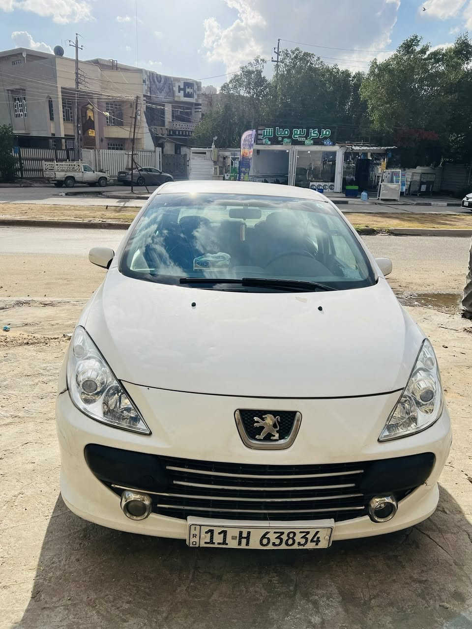 السلام عليكم 
بيجو 307 مراوس ب فاو او فان صغير 
2006
محرك 1600 محرك 
مكفول 
الغرفه نضيفه 
الكشر كاعد 
السياره بيها ملاحضات بسيطه 
مراوس 
***********
