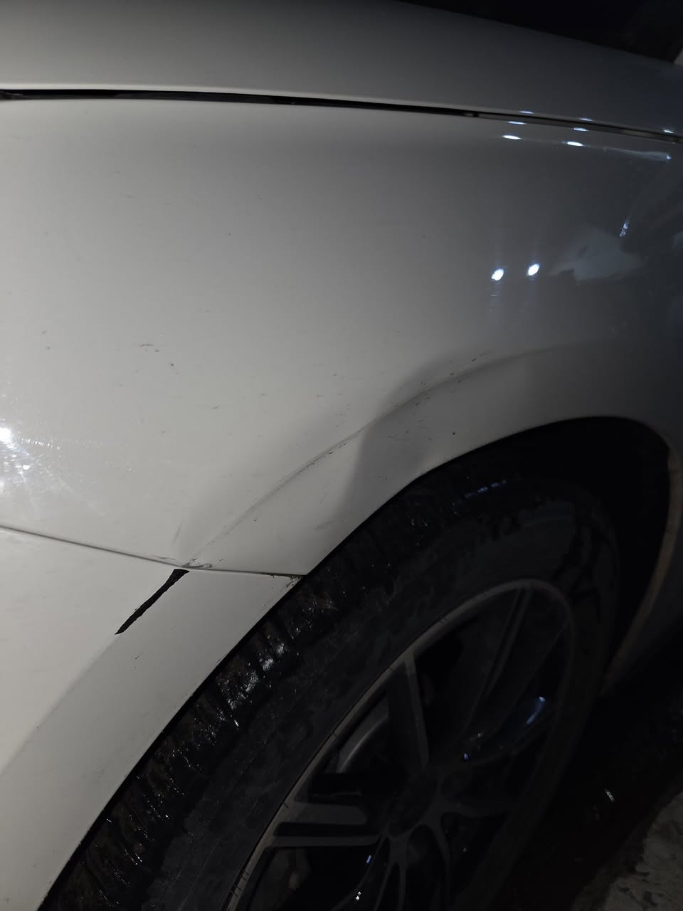 السلام عليكم
🚗 للبيع
BYD Seal 6 2025

سيارة نظيفة جداً استخدام شخصي، موديل 2025، نسخة عادية (مو فول)، مناسبة للي يريد سيارة اقتصادية وحديثة.

🔹 السعر: 21,500,000 مليون دينار وبيها مجال
🔹 رقم: بغداد
🔹 الممشى: 17,000 كم فقط

🔸 الملاحظات:
بيها ضربتين خفيفات جداً وناشر صورهم بالمنشور

✨ المواصفات:
 • محرك 1.5 + نظام هايبرد (اقتصادي جداً بالوقود)  ￼
 • قوة تقريباً من 180 إلى 210 حصان  ￼
 • جير أوتوماتيك (E-CVT)
 • تشغيل بصمة + دخول ذكي
 • شاشة وسطية + شاشة معلومات
 • تحكم ستيرن (صوت + موبايل)
 • مقاعد مريحة (جلد صناعي)
 • تبريد/تكييف ممتاز
 • حساسات + كامرة
 • صرفية جداً قليلة (توصل تقريباً 40–60 كم باللتر حسب الاستخدام)  ￼
 • نظام أمان + وسائد هوائية

💎 مميزات السيارة:
 • حديثة موديل 2025
 • اقتصادية جداً بالبنزين
 • شكل رياضي وراقي
 • استخدام خفيف
 • مناسبة للدوام والمشاوير اليومية

للتواصل 
***********
وموجود واتساب
