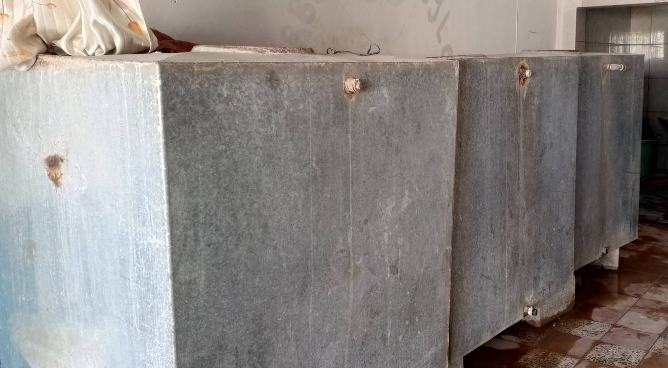 السلام عليكم
تانكيات حديد  
* السعه (2000) لتر 
*العدد   (3)
ملاحضة: 
التانكيات جديدات و ما مزنجرات 
السعر خاص او اتصل عل رقم 

 ‏‪***********‬‏
‏‪***********‬‏
