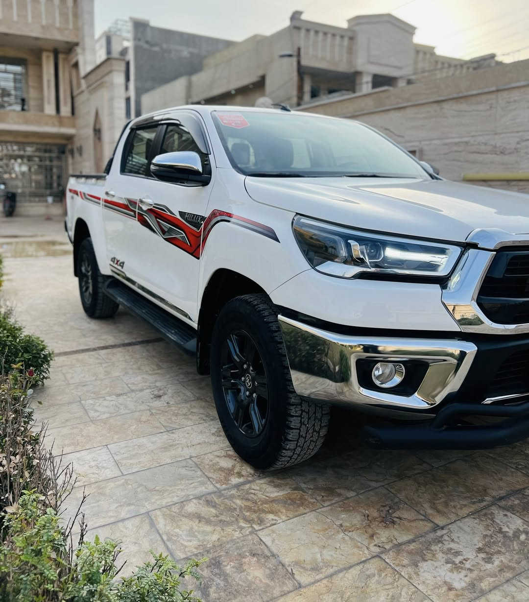 السلام عليكم 🔥🔥😎🚀 بيع مراوس شنو عندك نزل 
تيوتا هايلوكس 2025 SRS وكالة جيهان 
رقم سليمانيه سنويه ب اسمي تحويل مباشر ب اسم المشتري 
عداد المسافه 30 الف 
المواصفات 🔰 
بصمه ابواب وتشغيل 
محرك V4 2.700 
‏4X4 فور ويل 
كير اوتو 
شاشه 
تحكمات 
وضع اقتصادي ايكو 
داخل مخمل احمر
تبريد قطعتين 
وبعد بيها مواصفات 
 📍 مكان السياره / بغداد الكاظميه 

📞 ***********

📞 ***********
