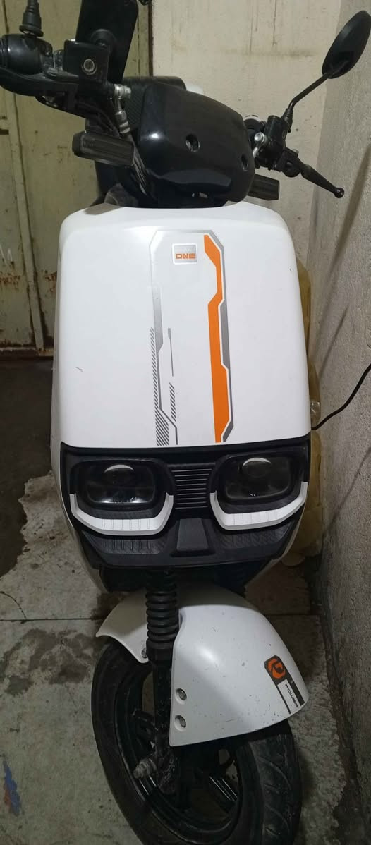 السلام عليكم دراجه شحن مديل 2025 
دراجه خير من الله نضيفه بس ما عده بل صفحه يسرا بيه شخط فط. ***********
تمشيك 70 كيلو
4 بطاريات جدد ما مبدلات لايت عالي ناصي شاير يمنه يسرا هورن ام بي ثري 
عنوان جمهوريه
سعرها 600 وبيه مجال البصرة, العراق
