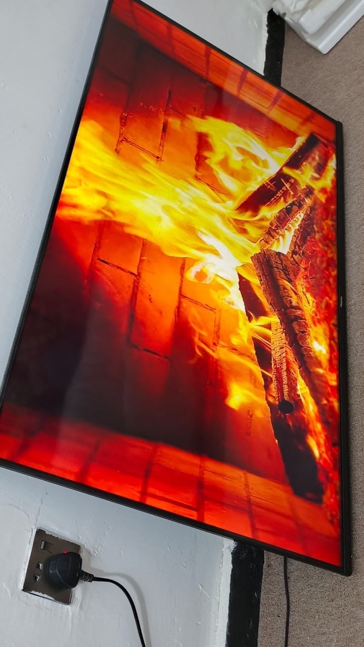 النجف الاشرف 
حي المكرمة 

شنو ماركة وحجم الشاشة؟: 
شاشه هايسنس حجم 55 4k فول مواصفات 
وين موقعك أو مكان التسليم؟: 
النجف الاشرف 
كم مدة الاستخدام وهل الشاشة بحالة ممتازة؟: 
7 اشهر 