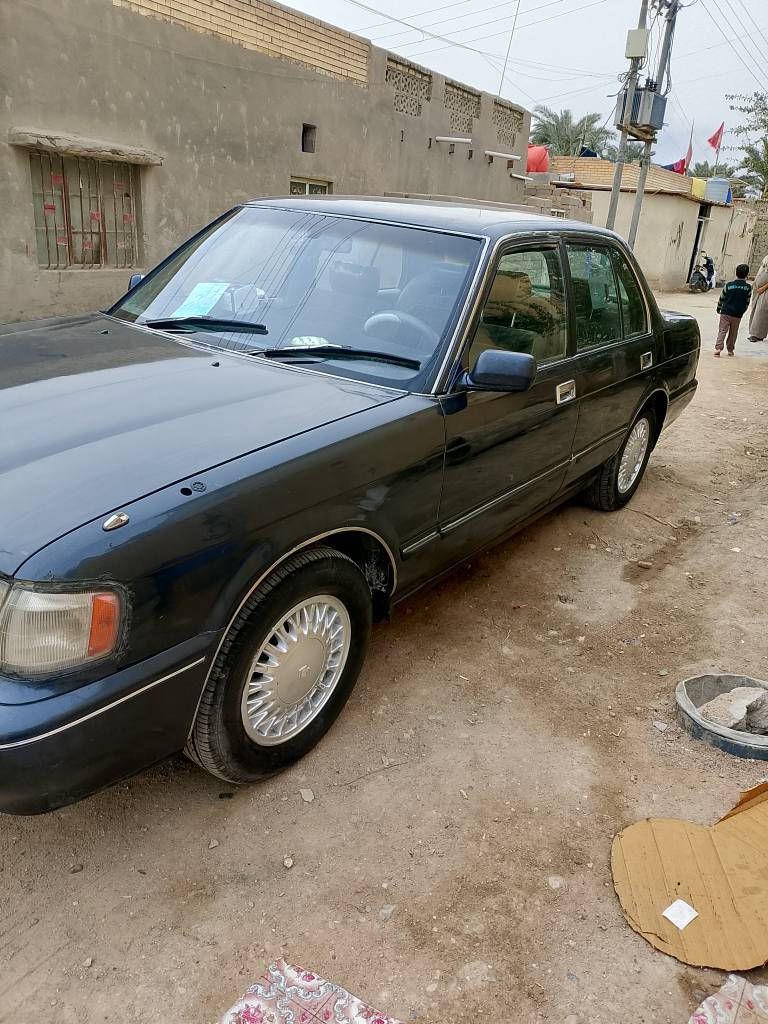 ارنب كراون للبيع موديل 1994سيارة باسمي السنوية تنتهي 28/4/2026 السيارة جاهزة كلشي شغال بس التبريد عاطل ينزل من سعرها ورقتين سعرها 70 ورقة وبيه مجال قليل عنواني القرنه بني منصور قرب الأمام احمد بن علي *********** بغداد, العراق
