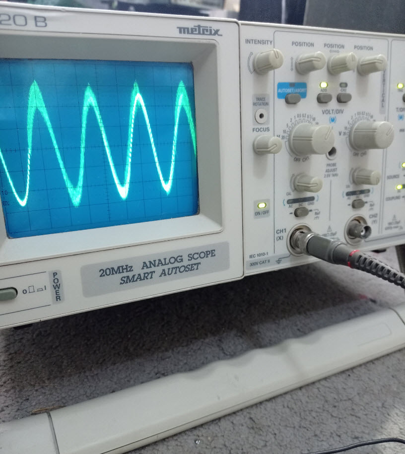 جهاز اوسليسكوب ماركة METRIX OS520 بمدخلين انلوك ورقمي بتردد 

يصل الى 20MHz جهاز راقي جدا ومختبري مستعمل ونضیف وشغال

كامل مع كابل بروب جديد عدد اثنان سعره 350 الف مع خدمة التوصيل .


**إذا كنت صاحب هذا الإعلان وتريد حذفه لأي سبب، رجاءا أرسل رسالة إلى الدعم الفني**
