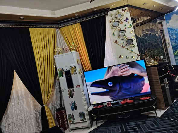 بيت للبيع مساحه ١٤٠ متر يحتوي على ٣ غرف نوم وسقبال ٣ حمامات طابو زراعي نهايه حي اور والشعب الغرير منطقه كامله من كلشي  سعره ١٣٥ مليون رقم  صاحب الدار   مع الاثاث ***********
