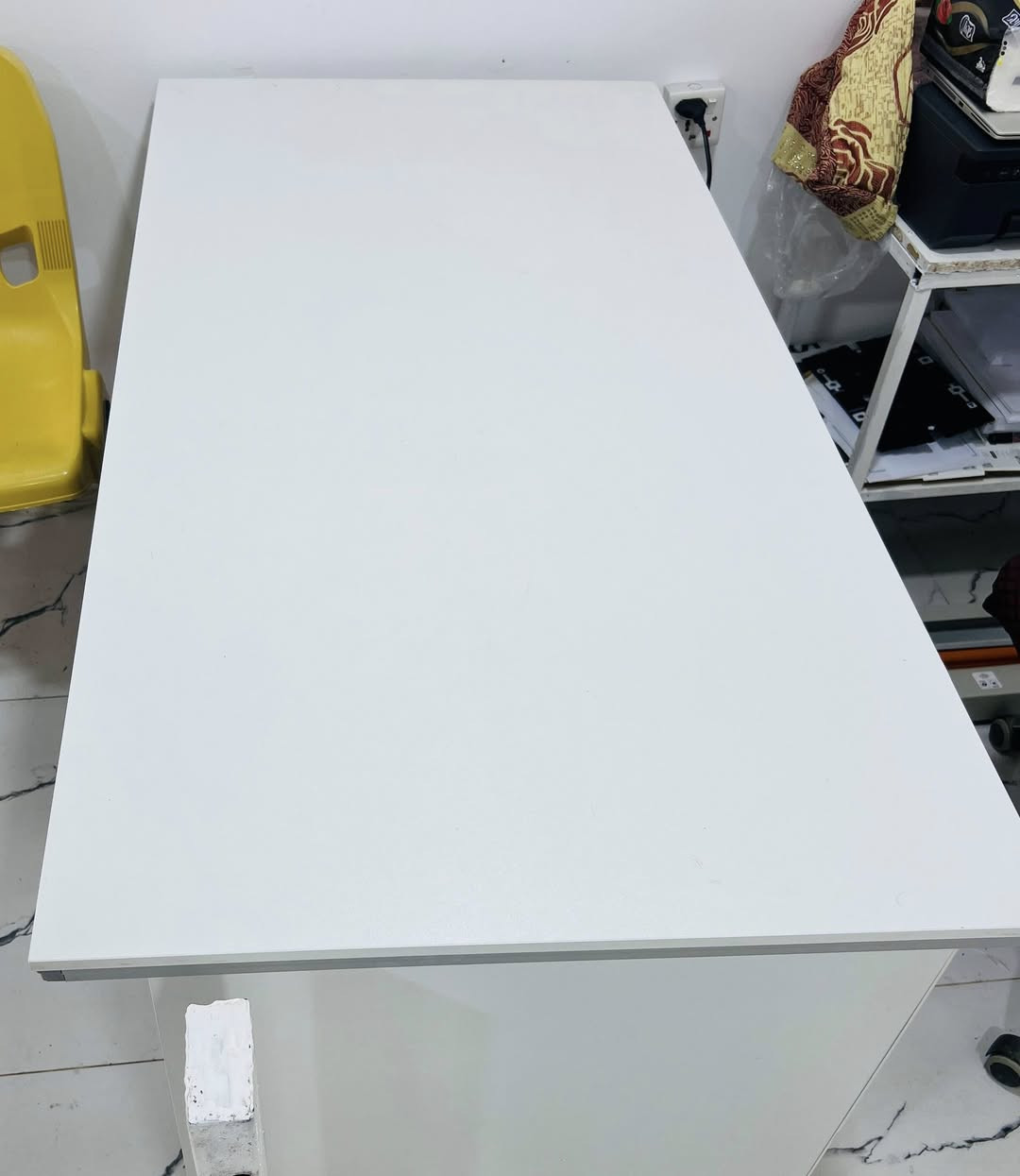 سلام عليكم ميز مكتب اخو الجديد للبيع
***********
