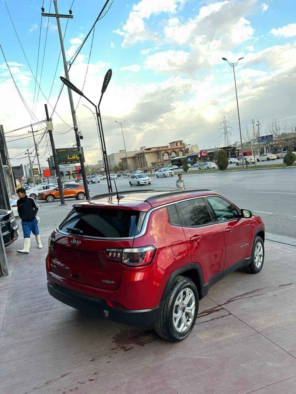 Jeep compass 2025
سلام عليكم

جيب كومباس 2025 فول مواصفات

رقم كاتى تترقم شمالي

سيارة جديدة لوك ماشيه 15000الف فقط

بنيد صبغ فقط بدون دواخل نهائيا 

بيها مكانات تعديل PDR بسيطة

الايرباكات كلهن سليمات✅

سيارة فول مواصفات وجديدة وبالعافيه للي تكون من نصيبة 

المواصفات 

▪️ الفئة:  LATITUDE فل كامل

▪️ المحرك: 2.0 تيربو 4 سلندر بقوة عالية واقتصاد بالوقود

▪️ ناقل حركة أوتوماتيك 8 سرعات + دفع رباعي AWD

▪️ اللون: أحمر مميز

▪️ لايتات LED أمامية وخلفية + LED نهاري

▪️ داخلية جلد فاخرة مع تطريز مميز

▪️ مقاعد كهرباء مع تدفئة

▪️ شاشة وسطية كبيرة + Apple CarPlay + Android Auto

▪️ شاشة عدادات ديجتل كاملة

▪️ كاميرا خلفية 

 + نقاط عمياء

▪️ مثبت سرعة + تحكم ستيرن متعدد

▪️بانوراما على طول السقف

▪️ دخول ذكي وتشغيل بصمة

▪️ مكيف أوتوماتيك دجتل قطعتين امام وخلف

▪️ نظام مانع انزلاق + ثبات إلكتروني + وسائد هوائية متعددة

▪️ ممشى قليل جداً وحالة وكالة 

💰 السعر162$ ورقة ومجال بسيط 

عنوان اربيل

للاستفسار
*********** واتس اب
***********
