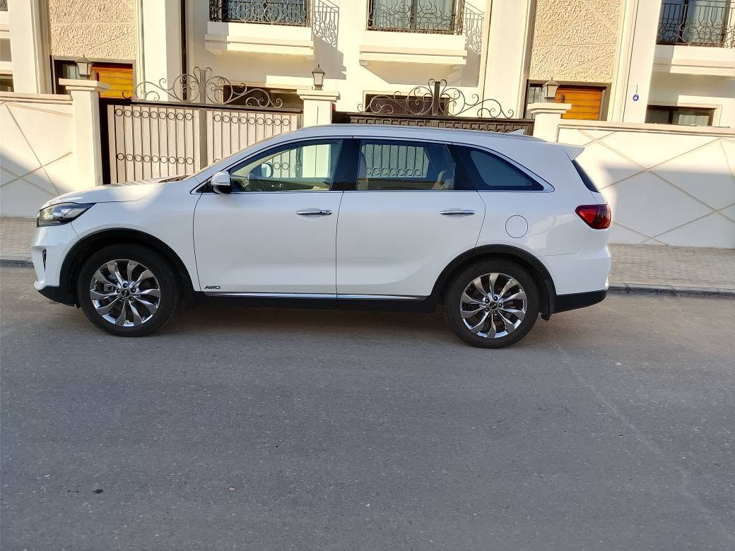سورنتو 2019 مكينة 6 سلندر 7 راكب خليجي كويتي رقم بغداد باسمي مكفولة فول مواصفات .
بانوراما 
بصمة 
فور ويل دفع رباعي اول ويل درايف 
3 قطع تبريد 
4 انظمة قيادة 
اوتو هولد 
هاند بريك دكمة 
شاشة كبيرة ابل كار بلي
نفكيشن خرائط بدون انترنت 
حساسات امامي خلفي بلادي 
صاج 
لايت عالي وناصي وبلاجكتور زنون بلادي 
لايت عدسة 
لايت اوتو 
لد امامي 
بك لايت لد 
كشنات جلد بلادي 
تبريد وتدفئة كشنات امامية 
تدفئة كشنات خلفية 
بردات بالابواب 
ويل كروم حجم الكبير 
تبريد شاشة منفصل 
كشنات الامامية السائق والصدر كهرباء 
جنطة كهرباء 
ترحيب للسيارة وجنطة تفتح اوتماتيك بدون لمس 
مري شفط 
اشاير بالمري 
تحكم ستيرن  
كتابة سورنتو بالدوسة ضوئية بلادي 
كامرة دوارة 
ملاحظة /// الارضية والكشنات والستيرن مغلفات فوق البلادي 
مكان السيارة كربلاء 
السعر 254  *********** كربلاء, العراق
