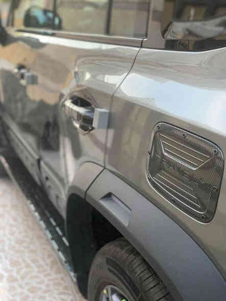 بعد تجربه ممتعة لمدة سنتين وبسبب ظروف سفر نهاية شهر اريد ابيع سيارتي ماشية ٥٢ الف سيارة كلين ما بيها صبغ ما بيه اي ضربه سياره شاد الها سبابة حاليا  
مغلف داخل كامل ألياف 
ملتزم بصيانه بشركة من يوم اخذتها 
السيارة تخبل من كل نواحي ومعروفة مواصفاتها 
السيارة اريدها بسعر مناسب ٣٦ مليون  وعليها غرامات مروري اتوقع ٧٠٠ الف هاي نازله من سعرها 
اريد ابيعها ٢٥ بشهر لان بداية شهر مسافر 

السعر نهائي لان الله يشهد بس تغليف وإضافات صارف عليها ٤٠٠٠ دولار
يعني إذا غرامات عليك قفلها قفلها ب ٣٥  مليون 
وهذا رقمي ***********
سيارة  نفحصها بشركة نفسها فحص كامل قبل تحويل 
وطبعا سيارة باسمي وسنويه وهزه كلها باسمي رقمها اربيل
