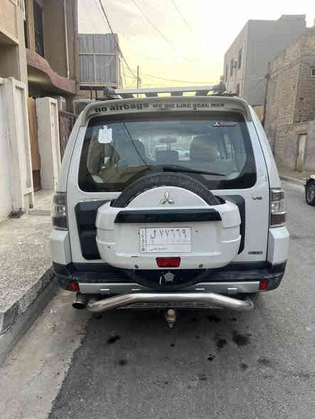 سلام عليكم باجيرو حبتور موديل 2009 فول مواصفات
مكفولة كفالة عامة 
المواصفات الي بيها 

فتحة 
كشنات جلد 
3 قطع تبريد 
4 x 4  
كشنات كهربائية بالكامل 
حساسات 
تدفئة كشنات 
وبعد بيها موصفات هواية 
السيارة كاملة ما بيها اي نقص 
مكاني بغداد 
السعر 126
مكاني بغداد شعب 
للاستفسار ***********
