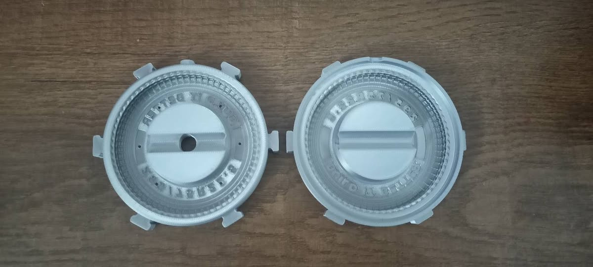 Injection silicone molds trucks tire 1/14 msuermint
سعر 25 الف مع توصيل 
يوجد كميات محدوده 
قالب يصنع ايطارات الشاحنات لاسلكية 
قطر القالب 10 cm  ارتفاعة 2 cm 
يغلق باحكام بواسطة لاستيكات الفلوس ويتم حقن السليكون مع لون اكرليك اسود 
داخل القالب قالب يتحمل انتاج 10.000 ايطار
للحجز *********** واتساب
