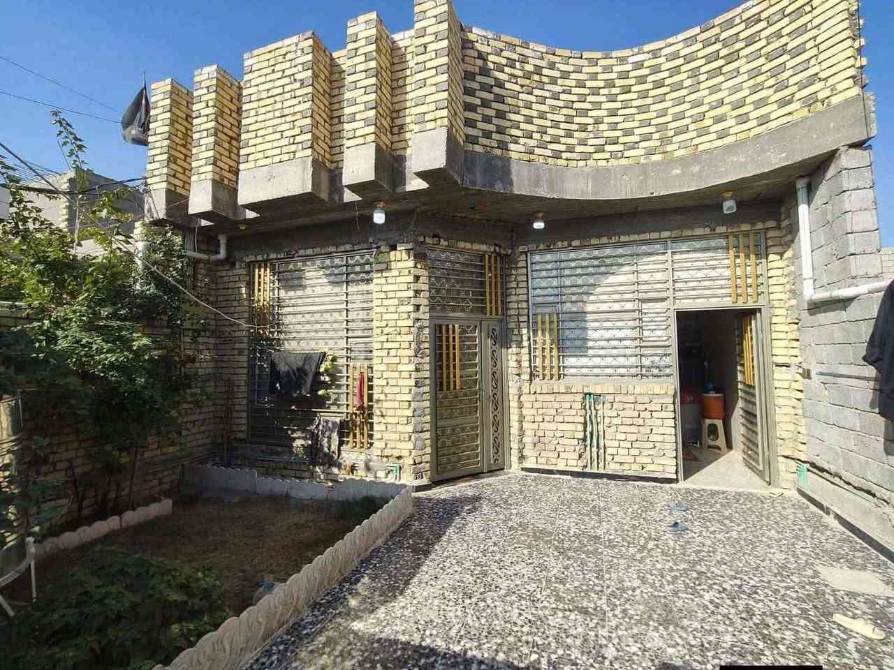 بيت للبيع في حي الحكيم 150 م التواصل مجاري ‏‪***********‬‏
